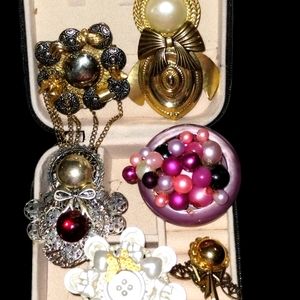 Handcrafted in the '50s lot of brooches